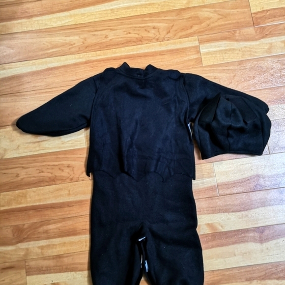 Batman Costume Size Toddler, 2-4, fits 1-2 yrs - Picture 4 of 9